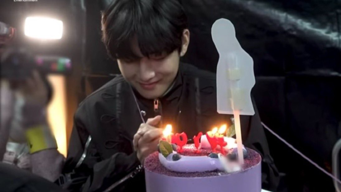 7rand_oO's tweet photo. #HappyTaehyungDay 🐻💚 https://t.co/DknI2iZeN1