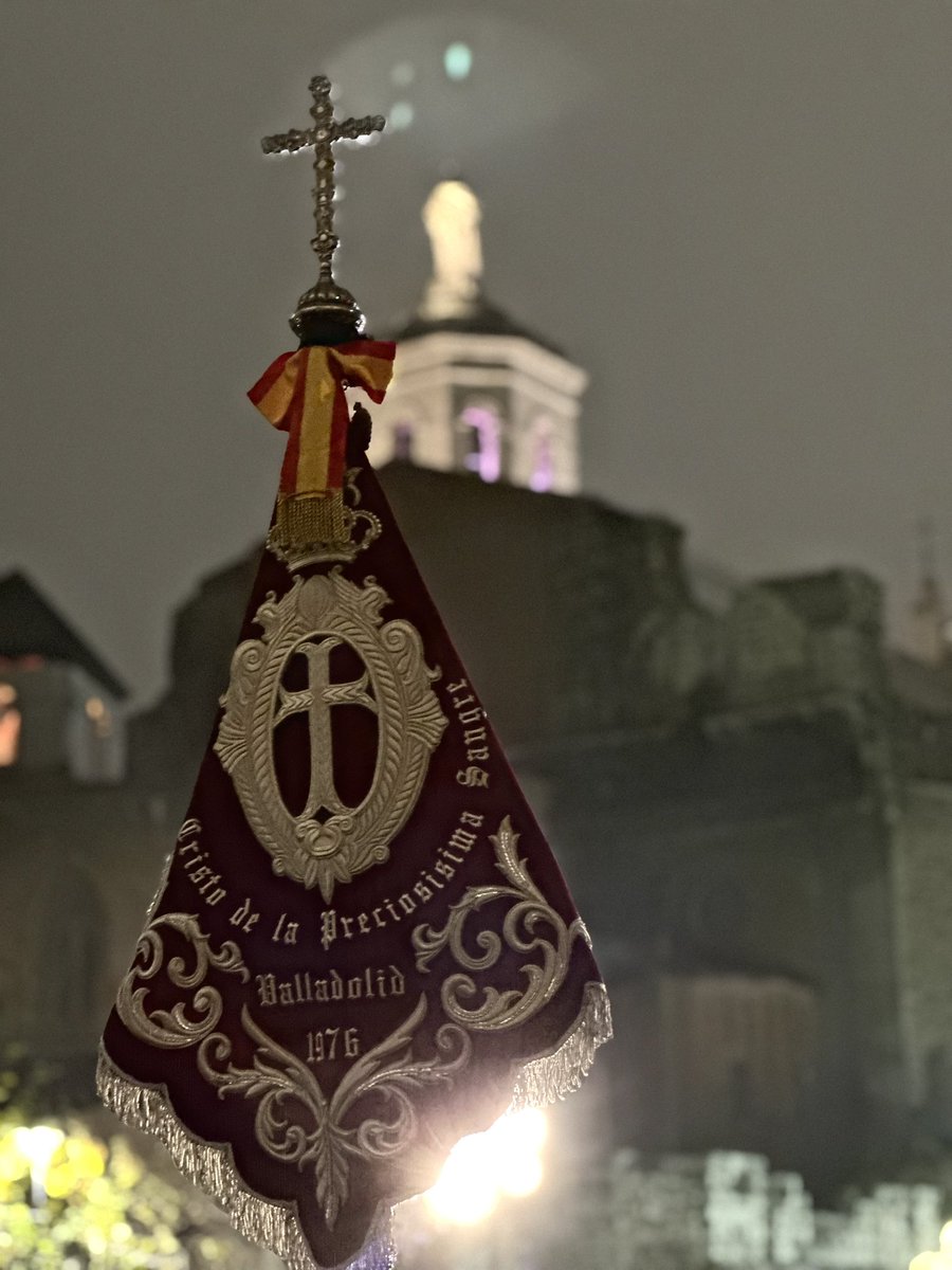 carolinadbp's tweet photo. ¡El Cartero Real ha llegado a las calles de Valladolid! Frente a la tristeza, la alegría; frente a la pesadumbre, la esperanza ✨.

¡Enhorabuena y gracias @JuvenilSangreVa @PreciosaSangrev por la iniciativa y la organización! Jóvenes con ideas y ganas 💪🏼.

¡Feliz Navidad! 🎄🤍 https://t.co/Sf9RSEgJy0
