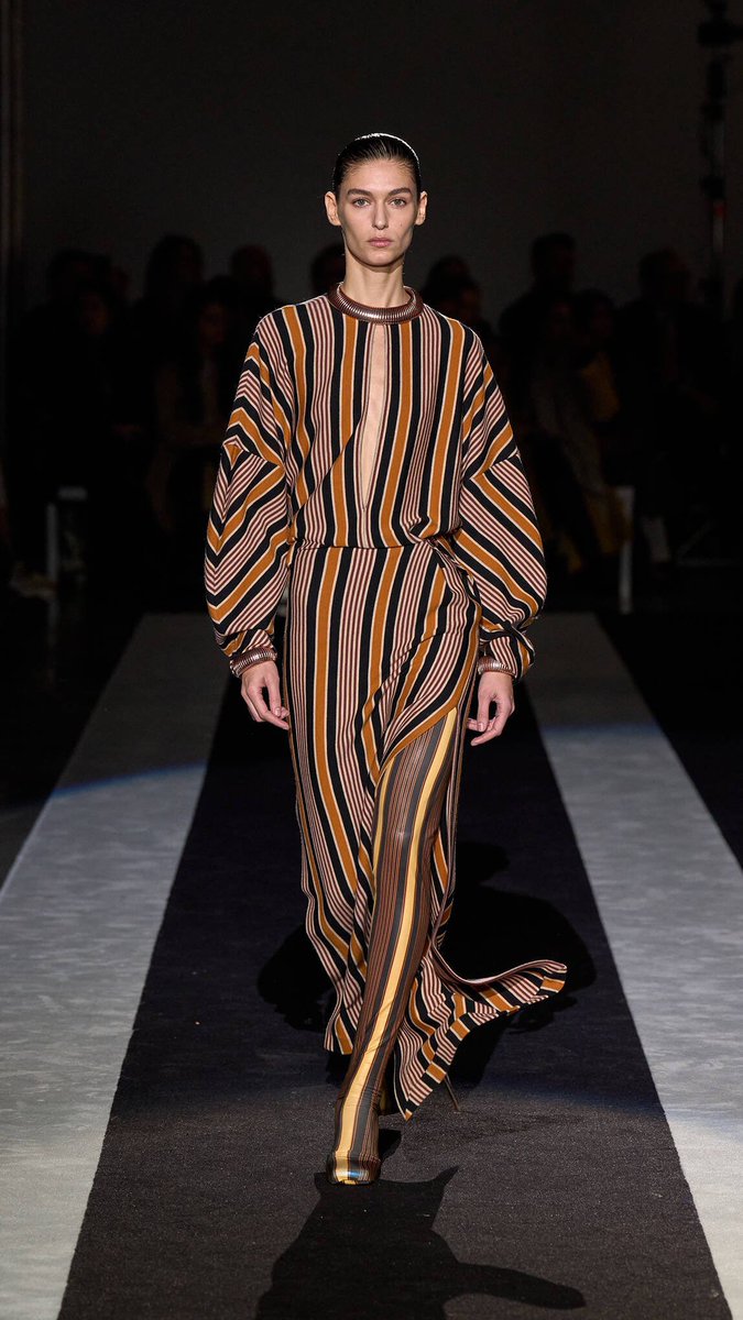 MMMAYA1990's tweet photo. Missoni Fall Winter 2024 #missoni #fashion #moda #runway #pasarela #wintercollection #colecciondeinvierno #fallcollection #coleccciondeotoño #winter #invierno #fall #otoño #models #modelos #fashionshow #fashionblogger #lifestyle #chilax https://t.co/hnJhEzc38v