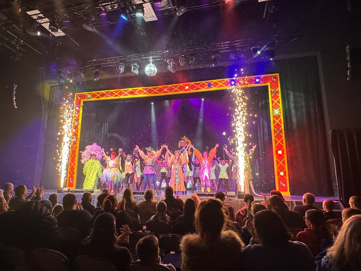 Absolutely brilliant from Magna Vitae Productions <a href="/MagnaVitae/">Magna Vitae</a> <a href="/EmbassySkegness/">Embassy Theatre, Skegness</a> well done to <a href="/PresentDayPolly/">Pollyanne Trapmore-Shaw</a> and Team you have delivered a brilliant production and made many many people smile and laugh #liveentertainment #theatre