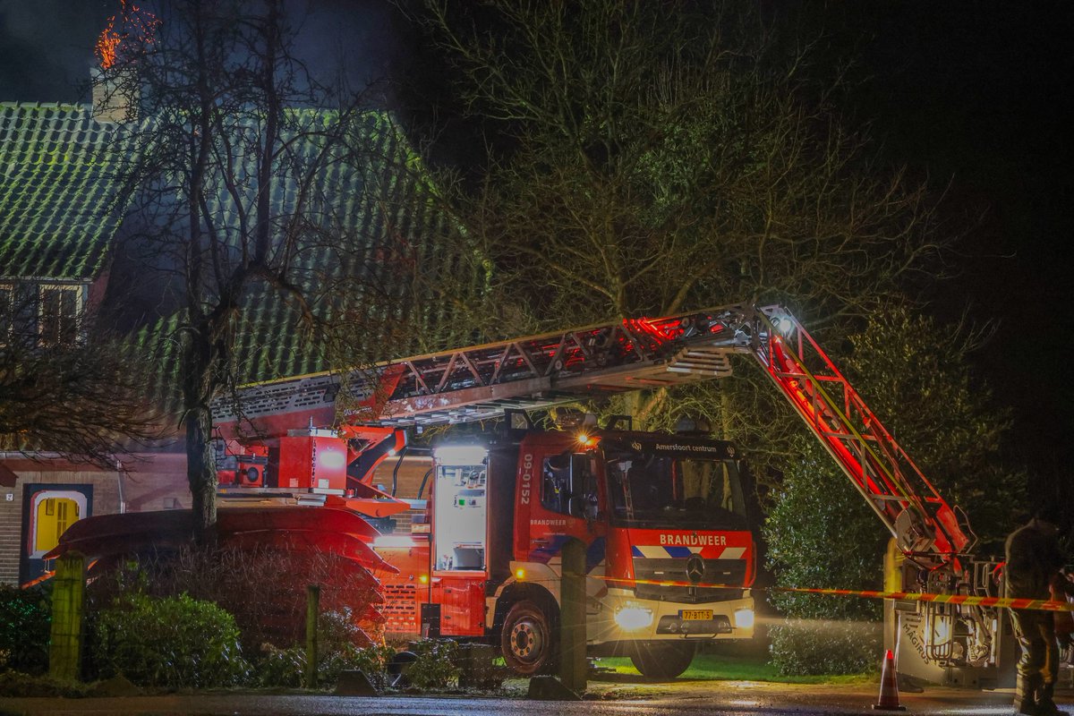 Schoorsteenbrand in Leusden met veel rookontwikkeling