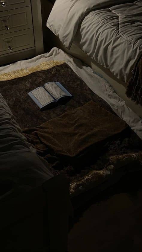 إنَّ في تلاوة القرآن أُنسٌ لكل وحشة، وجلاءٌ لكل حزن، وقرارةُ عين لا تنقطع، وسكينةٌ طويلة الأمد