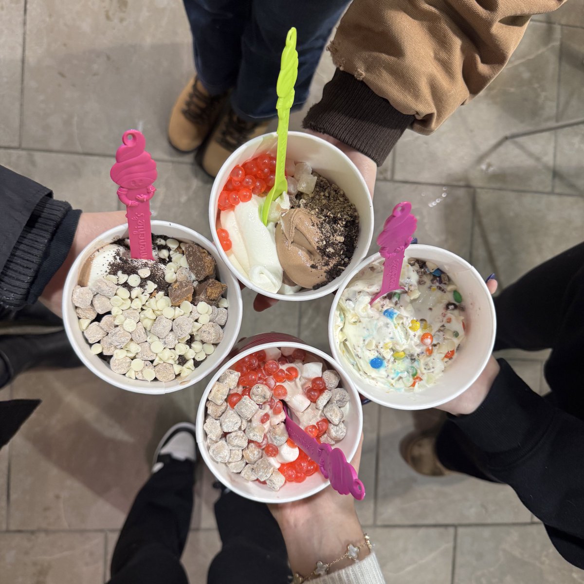 Nefffss's tweet image. Froyo &amp;gt; ice cream
