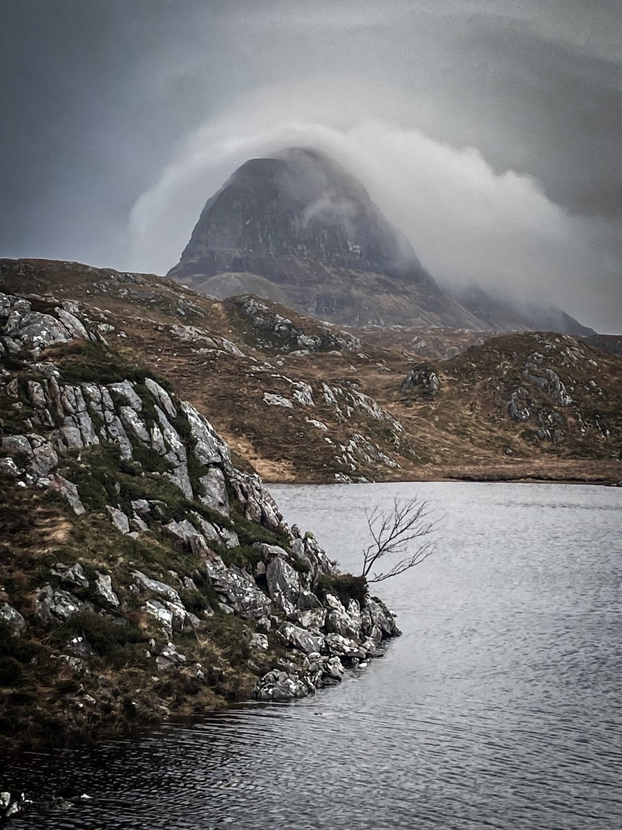 Looking back across Fionn Loch to Suilven on the walk out yesterday afternoon #Suilven