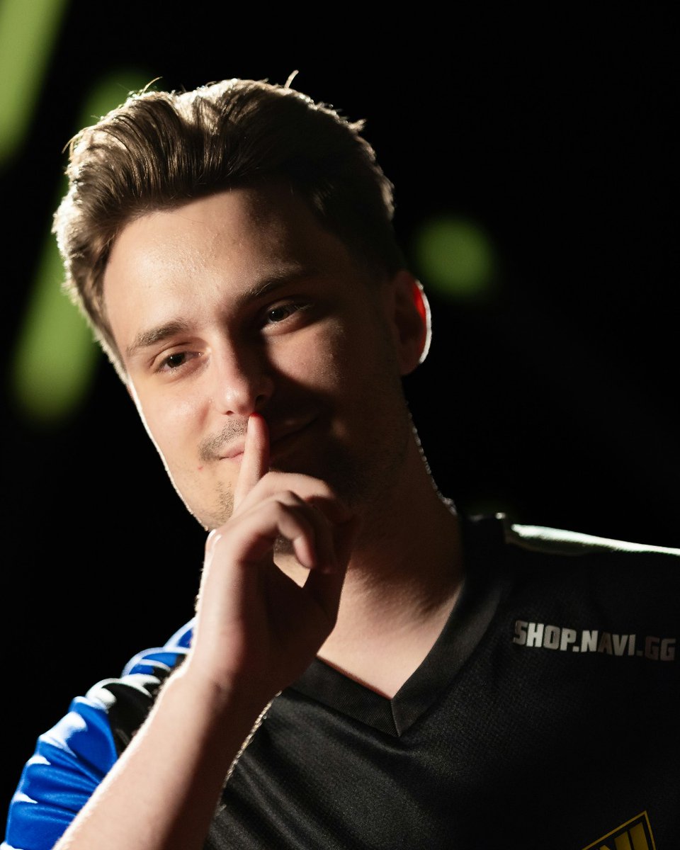 natusvincere's tweet photo. RE GE LE 👑 https://t.co/X39dmR5GsW