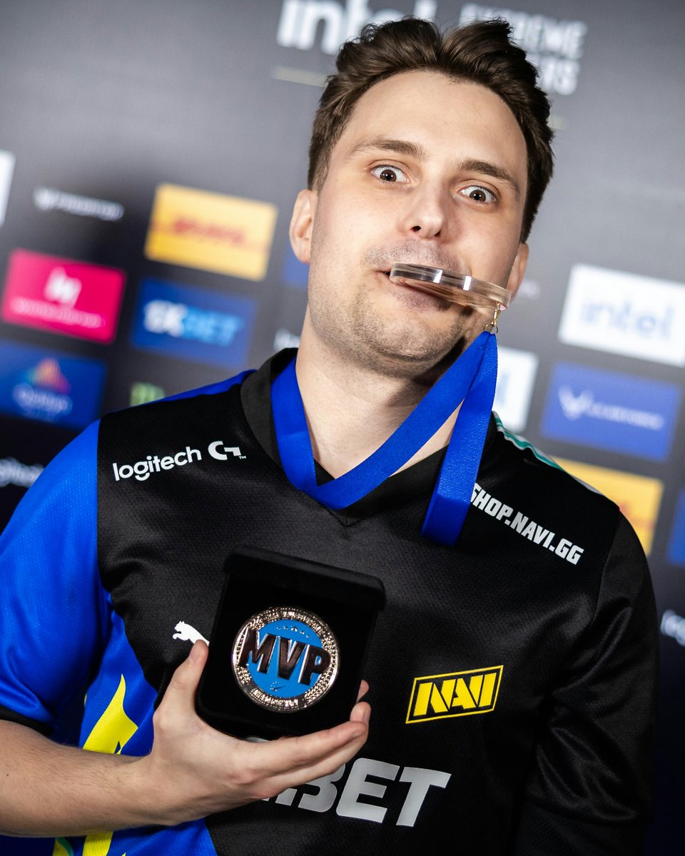 natusvincere's tweet photo. RE GE LE 👑 https://t.co/X39dmR5GsW