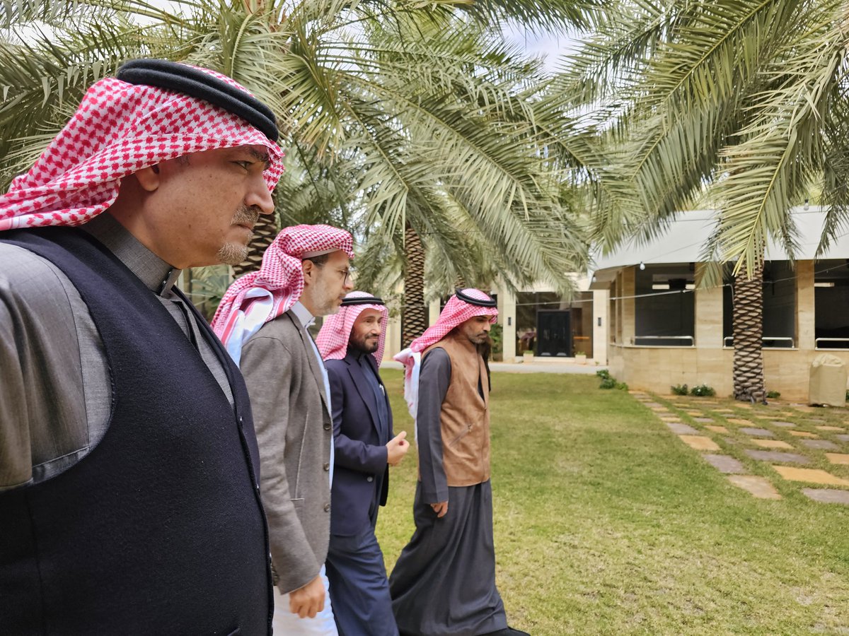 Anaserafi's tweet image. عندما تكون في حائل تبهرك المدينة بسعة تخطيطها ومنظومة شوارعها الرحبة، والتي لا يضاهيها في ذلك الا رحابة اهلها وترحابهم بضيفها او عابر سبلها.
اوج ذلك الترحاب وقمة الكرم كان في ضيافة ابن حائل معالي أخي المهندس عبدالله الرخيص @A_Alrakhi عند استقباله رئيس جامعة الملك عبدالعزيز د.…