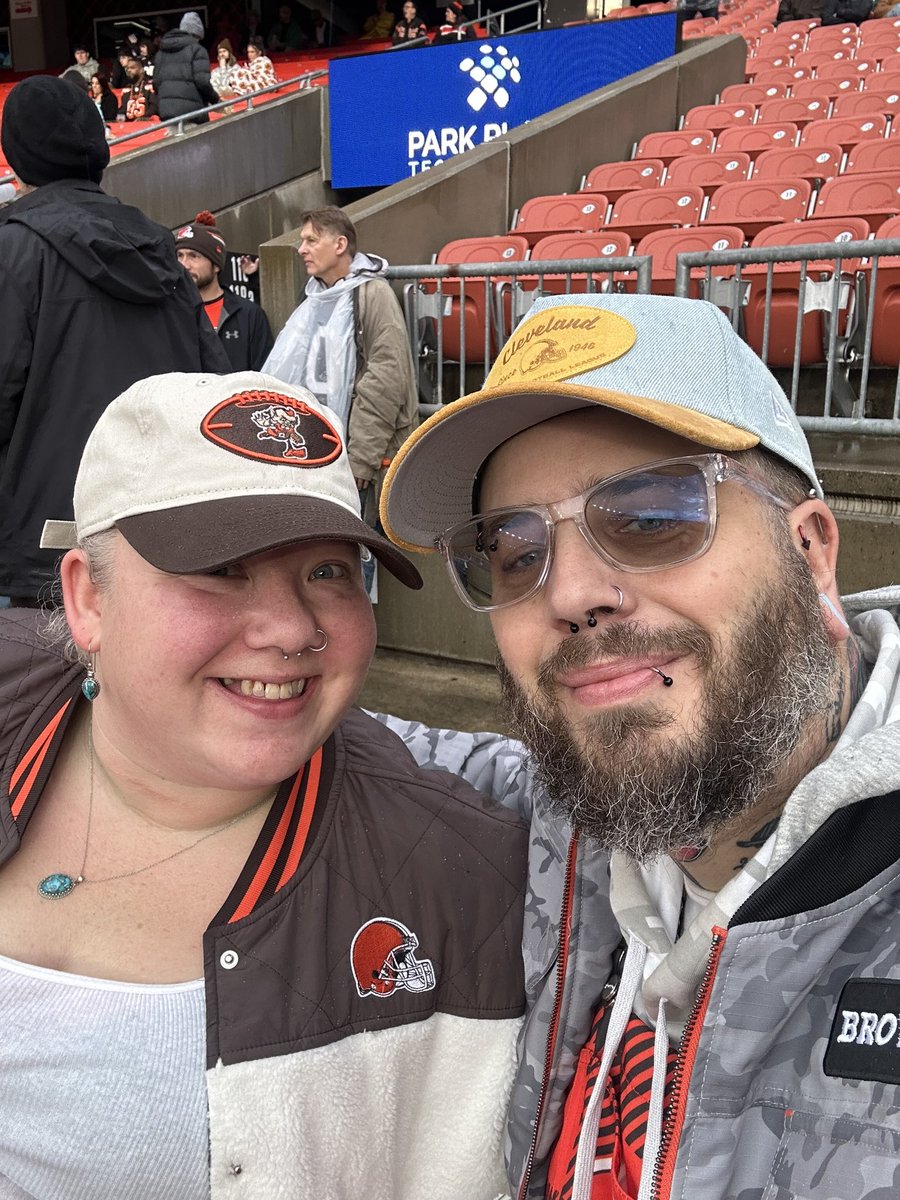 roth412's tweet photo. @Browns @MiamiDolphins game let’s go #clevelandbrowns #nfl #MIAvsCLE https://t.co/Cg3sMJKGgN