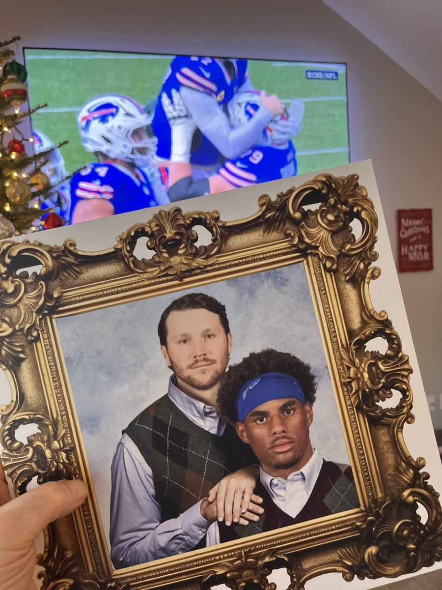 KevinBuffalo's tweet photo. Happy holidays from the fam https://t.co/2UGrQDRkQV