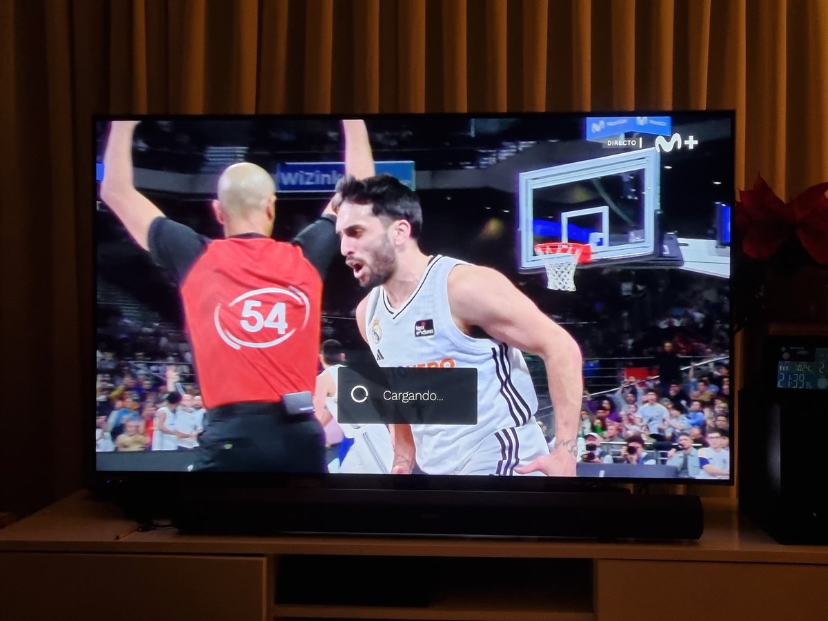 makkins's tweet photo. La p*** broma aquesta de @MovistarPlus de tallar-me el partit cada X minuts amb el CARGANDO que congela imatge (i a vegades m'enxufa un anunci) em passa només a mi? https://t.co/7EDS5uqzoA