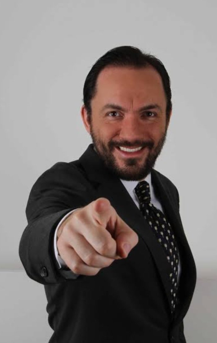 chacmty's tweet photo. @elconde_nad0 Literal, se escuchan los grillos, cada que este personaje cuenta sus chistes, de pena ajena. https://t.co/yj87f7i3Xs