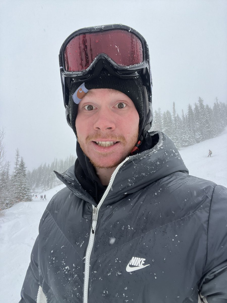 devenjcripe's tweet photo. Second time snowboarding going down the mountain now 🏂🏔️😂 https://t.co/074Gk3vTtx