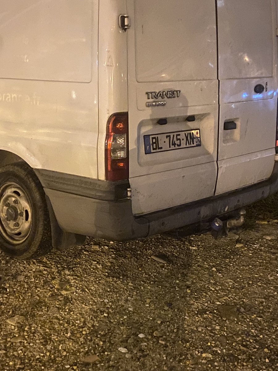 ManueMoreno's tweet photo. @policiazaragoza esta furgoneta lleva una semana “aparcada” en un descampado de Valdespartera, en la calle La Ilusión con Sirena del Mississippi… ¿podría haber sido robada en Francia y abandonada? https://t.co/d8POUIW27b