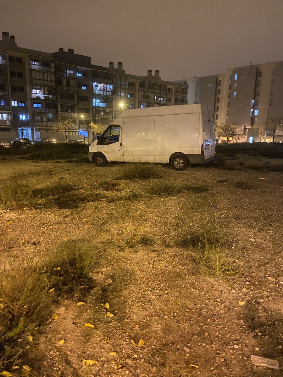 ManueMoreno's tweet photo. @policiazaragoza esta furgoneta lleva una semana “aparcada” en un descampado de Valdespartera, en la calle La Ilusión con Sirena del Mississippi… ¿podría haber sido robada en Francia y abandonada? https://t.co/d8POUIW27b