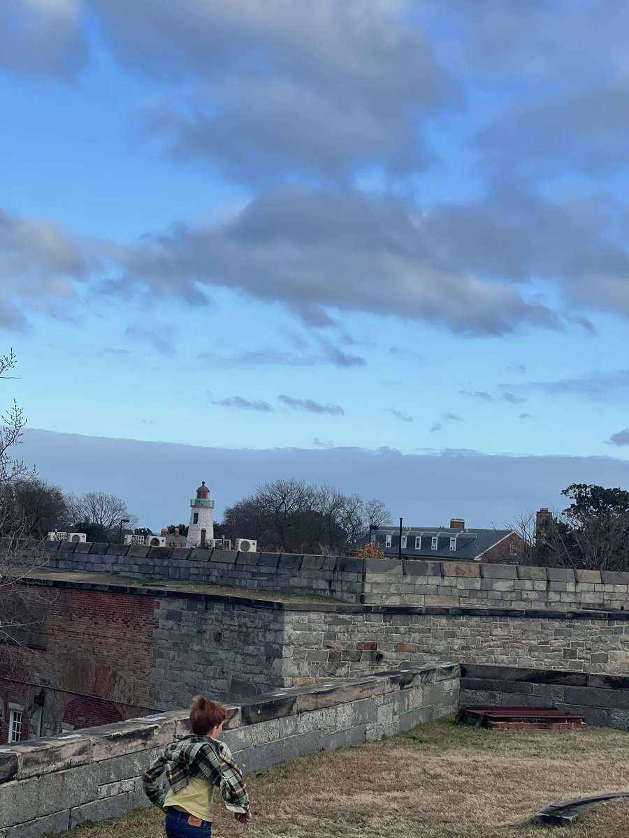 lilhuggle's tweet photo. Old Point lighthouse built in 1802, the lighthouse is the oldest structure on old point Comfort and second oldest lighthouse in Chesapeake Bay!  It was captured by the British in the war 1812. It operated by US coast guard today. https://t.co/AivuIkgkuu