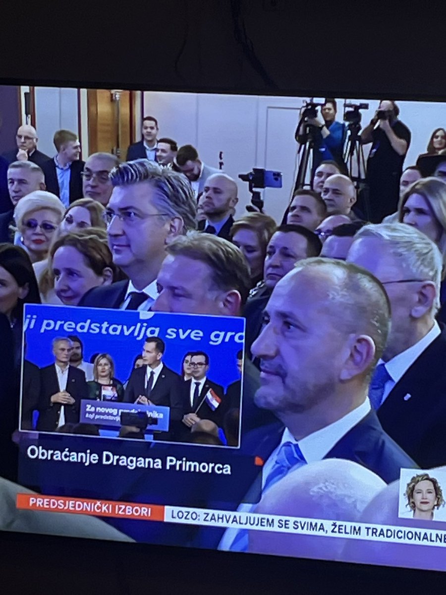 Vlast je relativna tweet media