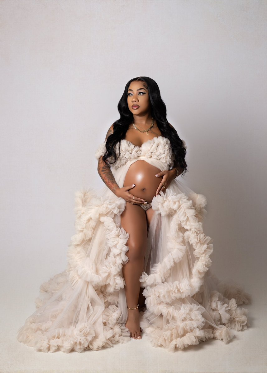 gee__dogg's tweet photo. Ate this maternity shoot DOWN😍 https://t.co/BvWyASvLXb