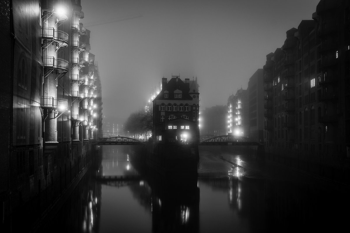 GerdHachmann's tweet photo. Nebeltage in Hamburg
Welch herrliche Stimmung kann ein Dezember-Nebel erzeugen. Aufnahmen von den Landungsbrücken und der Speicherstadt:
https://t.co/nm8XImMgqm
https://t.co/gtNxuysSGW
#Hamburg #Nebel #StPauli #HafenCity #Landungsbruecken #Speicherstadt #hamburgmeineperle https://t.co/rtnNongKAp