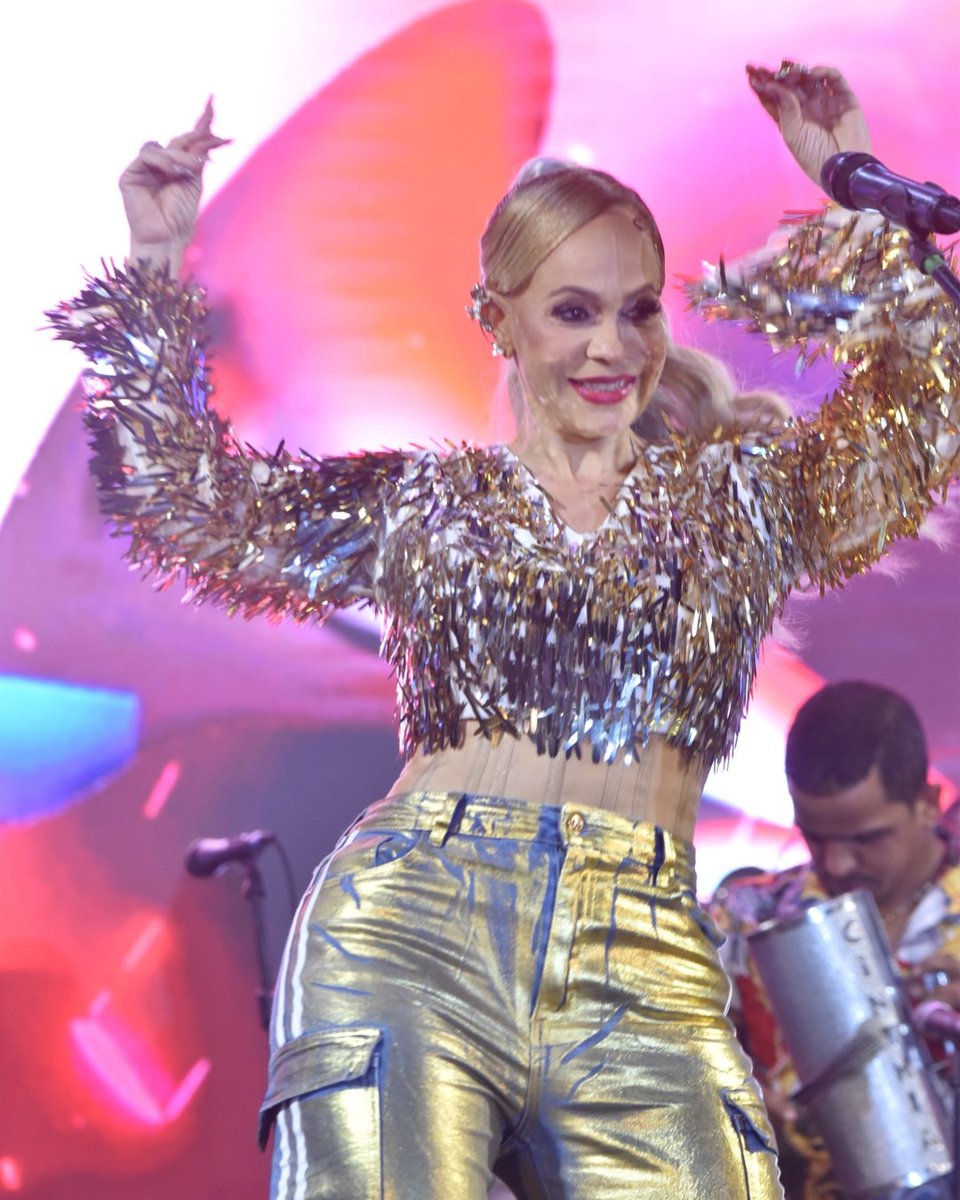 DiarioLibre's tweet photo. 🎶 | #MúsicaDL | Noche de música popular protagonizada por destacados artistas en el parque Eugenio María de Hostos
🔗 https://t.co/3OnA9a9OZt
#DiarioLibre #Capitalinos #Bailar #Música #Corazón #Pueblo #Artistas #Interpretaciones https://t.co/IZhHHgVdPG