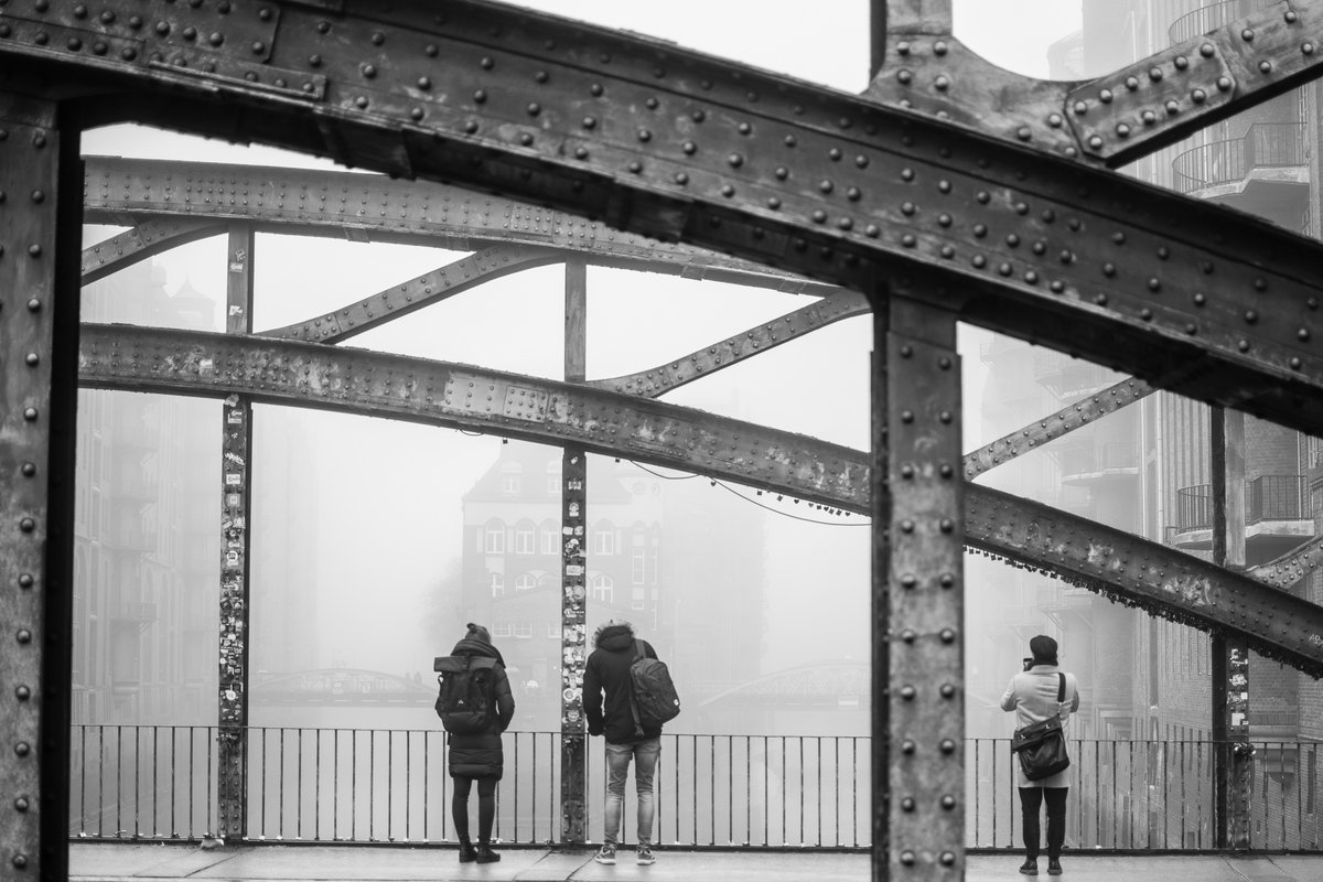 Nebeltage in Hamburg
Welch herrliche Stimmung kann ein Dezember-Nebel erzeugen. Aufnahmen von den Landungsbrücken und der Speicherstadt:
t1p.de/2ki4s
t1p.de/c7774
#Hamburg #Nebel #StPauli #HafenCity #Landungsbruecken #Speicherstadt #hamburgmeineperle