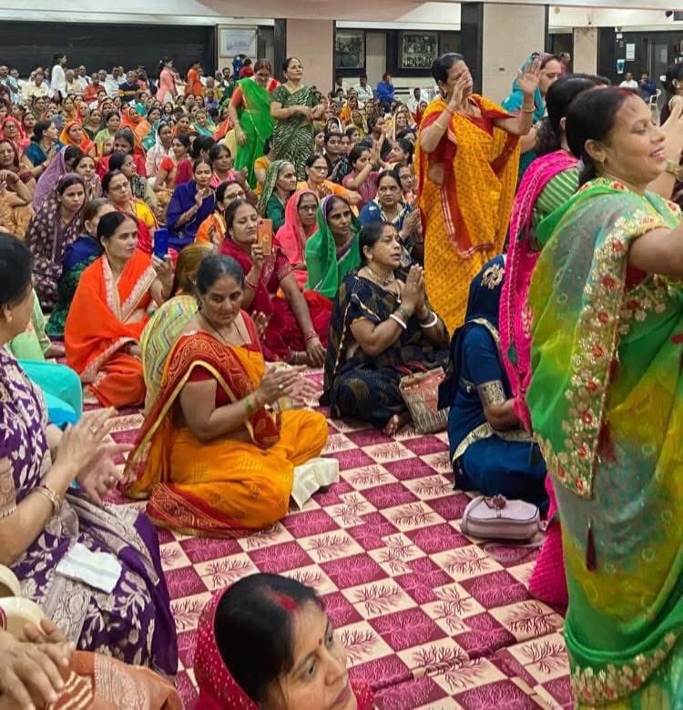 reetasinghbjp1's tweet photo. भागवत कथा ठाकुर विलेज में आयोजित पूर्व विधायक माननीय श्री रमेश सिंह जी भागवत कथा में सम्मिलित हुई ।।
#Thakurcollege #Reeta #Reetasingh #Reetasinghbjp #ElonMusk #viral https://t.co/j0NeJYzKYF