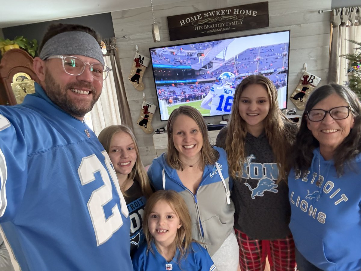 soberdaddy2's tweet photo. Let’s go @Lions
@BarrySanders
#TeamBeaudry
#OnePride https://t.co/lrtMzBvz2z