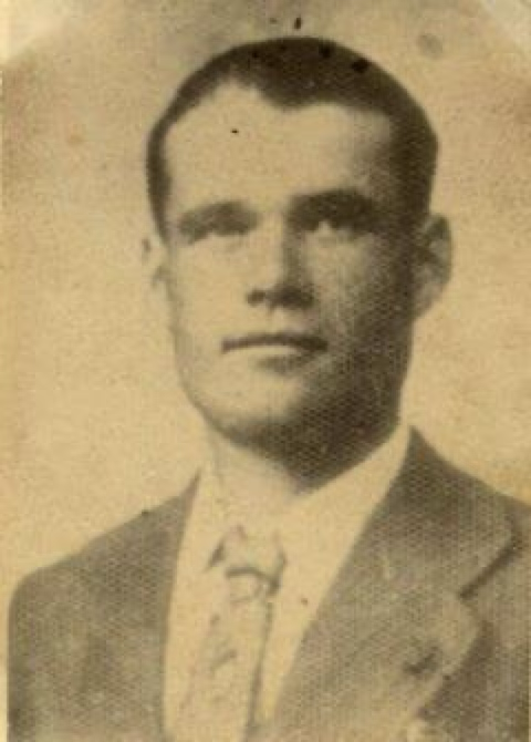 ANPIRomaPosti's tweet image. #GualtieroLollini, bracciante, dopo l'#8settembre 1943 militò nel battaglione #Morara della 5a brigata "Bonvicini Matteotti" operativo a #Medicina. Venne fucilato dai nazifascisti a #Medicina il #27dicembre 1944.Aveva 34 anni. Anche il fratello Roveno cadde nella #Resistenza.