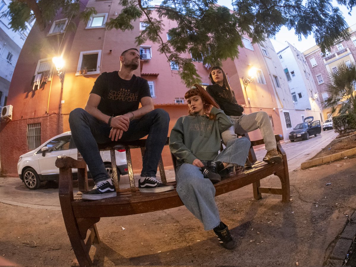 🔥🔥🔥🔥
SOLSELPOBLE
SALVAALPOBLE

Perquè la classe treballadora només ens tenim a nosaltres mateixos.
En versió samarreta i també en dessuadora negra, gris i croptop verd.

partisano.cat