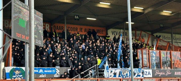NL_FansOnTour's tweet photo. Uitverkocht uitvak @DeGraafschap in Volendam vanmiddag. #VOLGRA https://t.co/sq3hDOsNyL