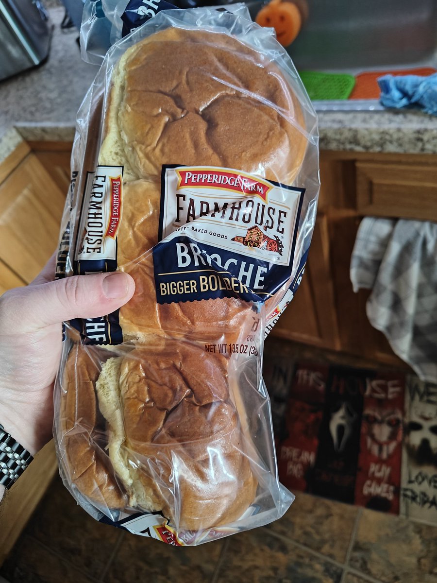 Foley5150's tweet photo. Sometimes you don't save money using @walmart plus.  Sometimes you end up throwing away the bread that some joker put on the bottom of the bag. https://t.co/44QjeBNlTh