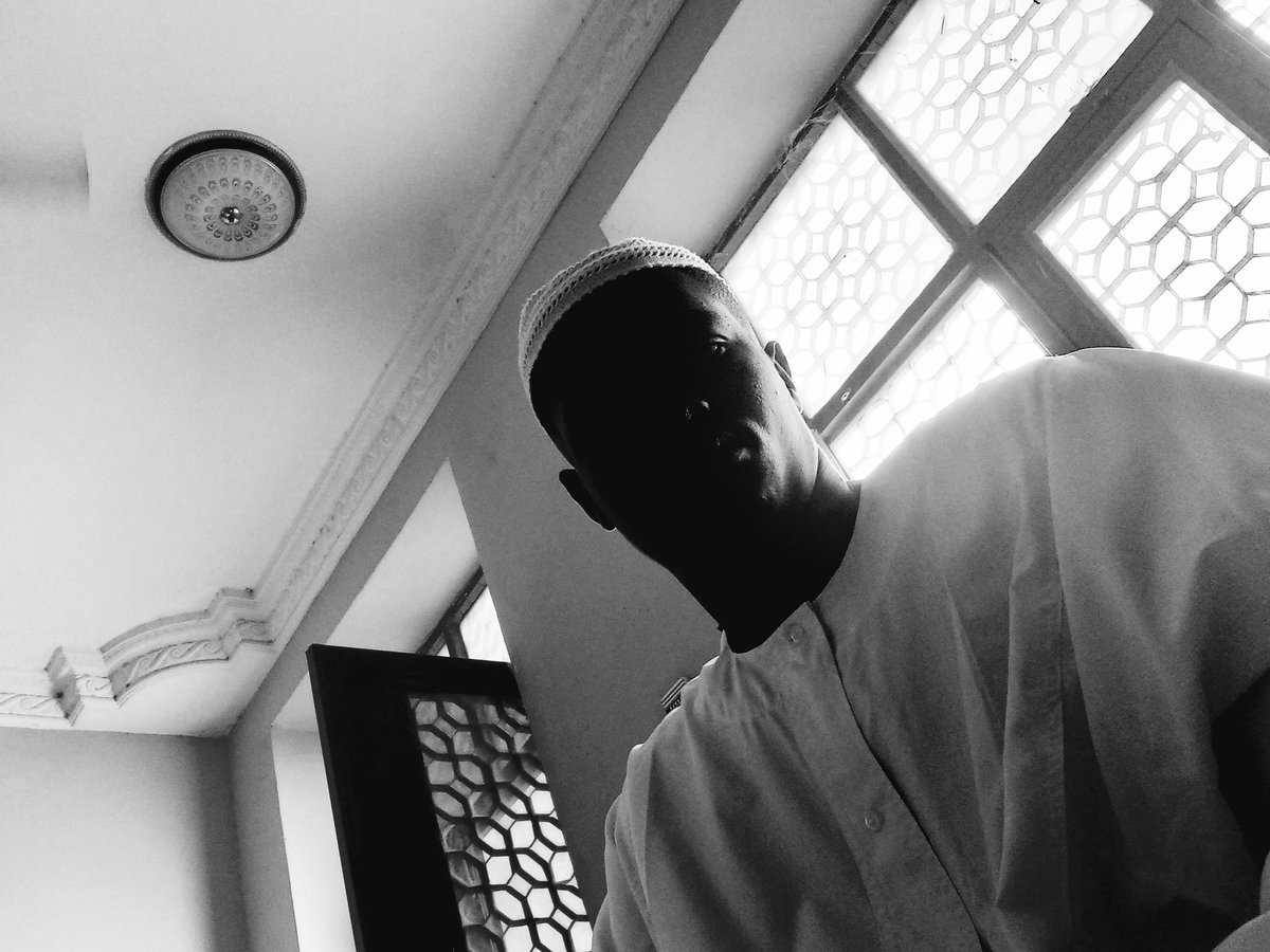 SUnbandin's tweet photo. المحبة ليس وهم بل مشاعر راقية
يصونها الصادقون ويلوثها العابرون

 #أحمد_✍️ https://t.co/yeZIyKRF7n