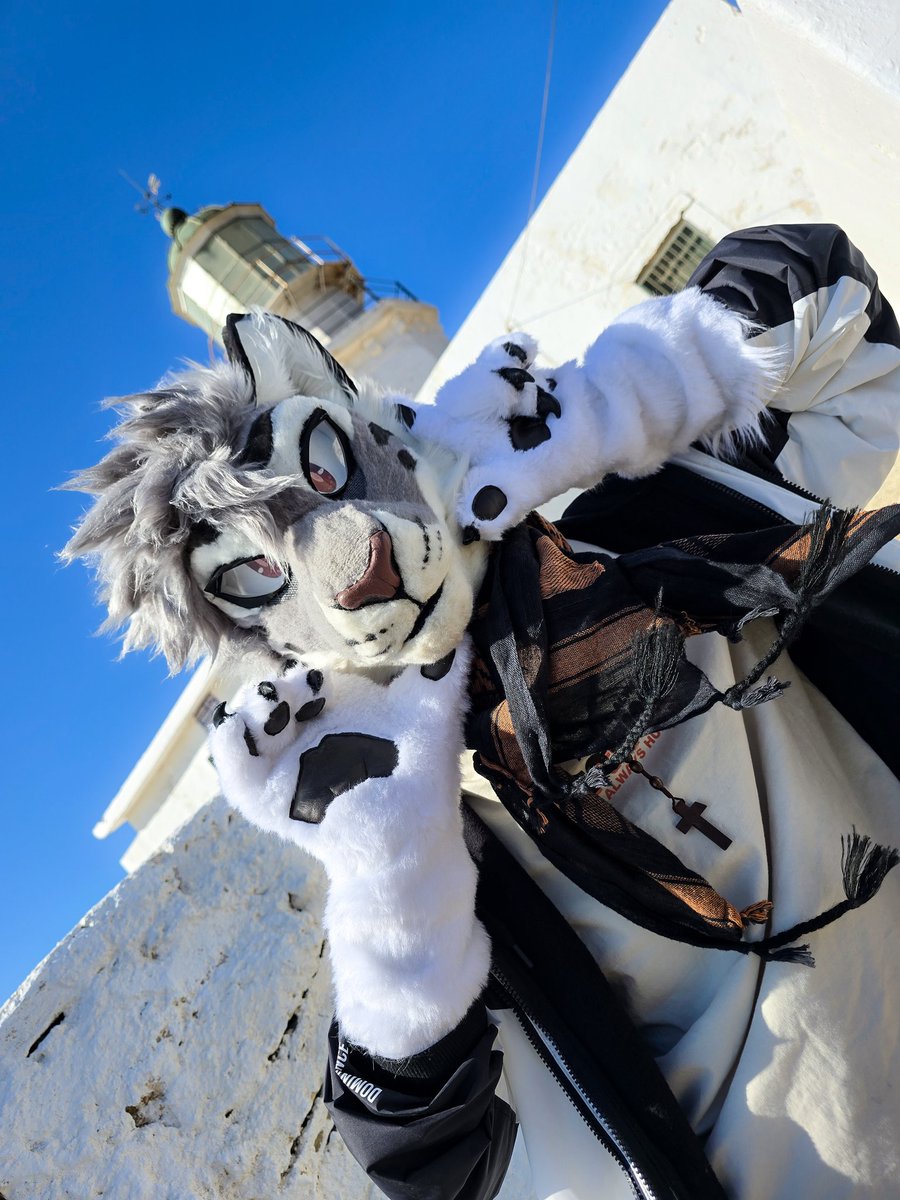 It's been a moment since I last posted! Been very busy lately but gonna throw this here!
📷 <a href="/jagezkii/">Jagezki</a> 
#furry #fursuit