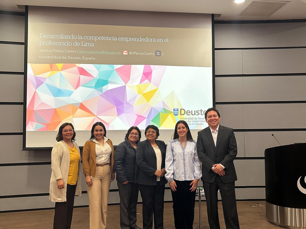 JPanosCastro's tweet photo. El año no ha podido terminar mejor: movilidad de @EUErasmusPlus en Perú en la @UPCedu para desarrollar la competencia emprendedora. Ha sido un placer divulgar el marco EntreComp, técnicas de creatividad y comunicación, Design Thinking….entre el profesorado @deustoeDucaR @deusto https://t.co/1t3KG961uE