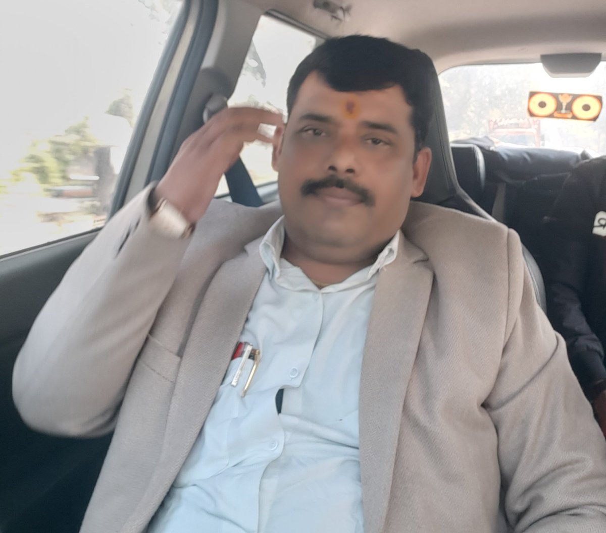 advsuryam's tweet photo. डसा गया हूं लेकिन जहर का तोड़ जनता हूं l
 ये सांप मेरे ही पाले हुए है , इनकी हर रग पहचानता हूं ।। https://t.co/NT22U3n1EC