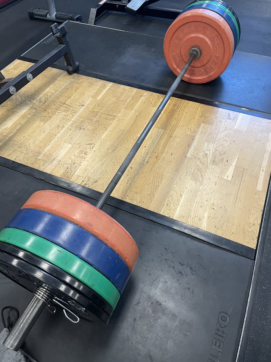 BHLevesque's tweet image. Monday morning #deadlifts a day early 🎄 #weightlifting