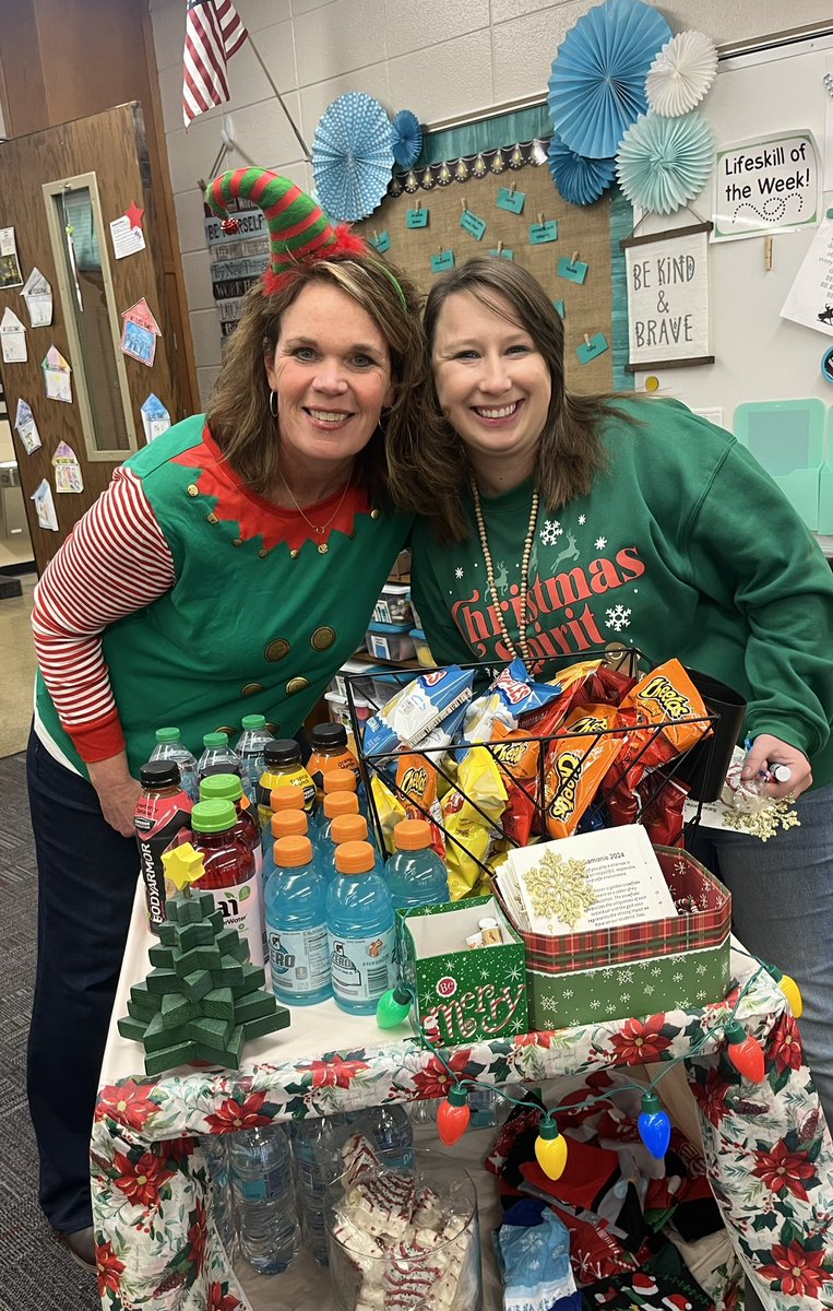 Busy week <a href="/RebelsSalamonie/">SalamonieRebels</a> as we celebrated raising the funds for our playground, students, teachers, and the holidays!!