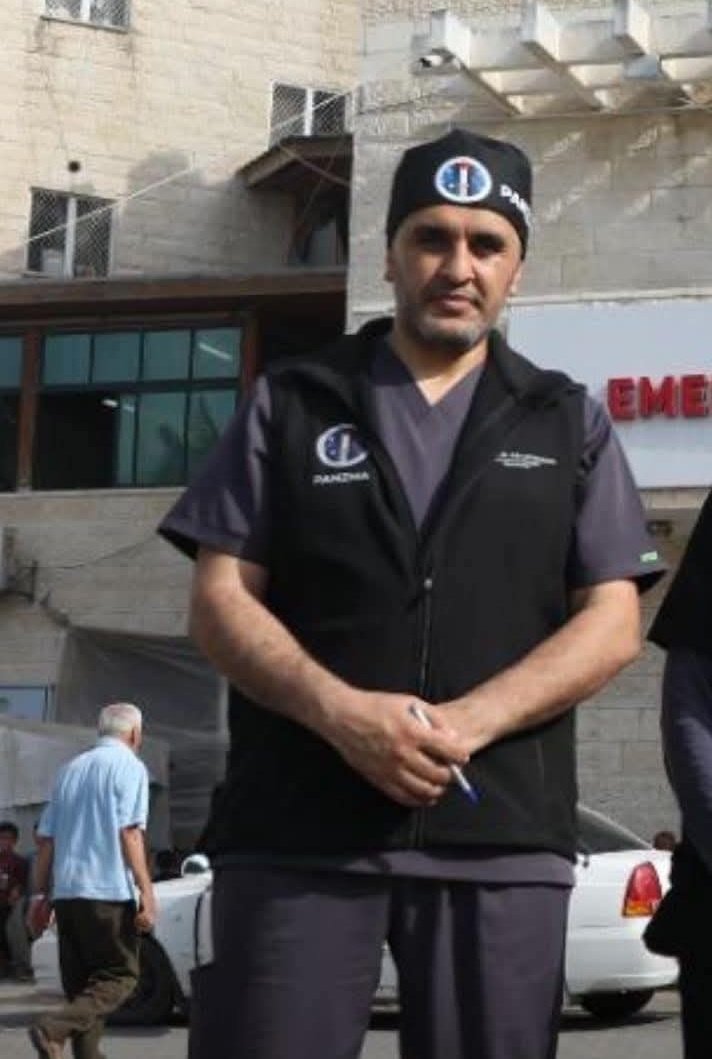 MalekAT01's tweet photo. السلطات الاسرائيلية تعتقل زوج أختي الطبيب الأردني عبدالله سلامة البلوي، وهو متوجه إلى قطاع غزة ضمن وفد طبي إغاثي!

هل هذه مكأفأة أبناء الأردن ونشامى الوطن اللي تركوا أهلهم ومالهم وأبناءهم وتوجهوا لغزة لممارسة المهنة الطبية الانسانية!

يا كرام، شاركوا القضية لتوصل الجميع ⏬️ https://t.co/Teqxavx3r2