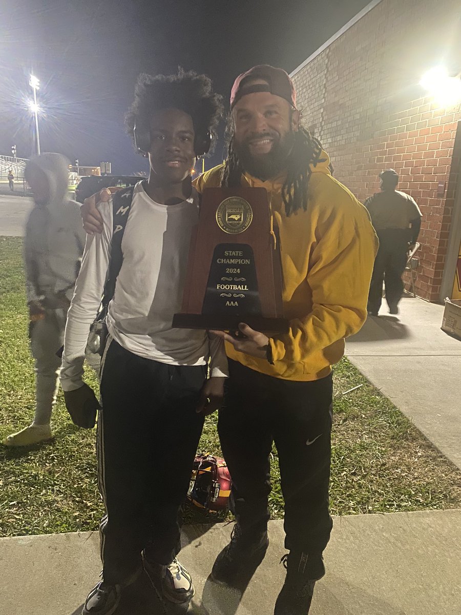 kingdavis09_'s tweet image. state champs ‼️what a way to end YEAR 2 back to work and on
to YEAR 3
@CoachRWilliams7 @coachSamGreiner @DubCFootball