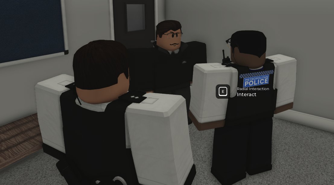 RX_GOVUK's tweet image. ❄️ The Home Secretary took a ride with Metropolitan Police Patrol this afternoon.

🚨 He took part in a police chase, dealt with a dangerous hostage and criminal, and was shown around a police station as well as a taking visit to the prison.