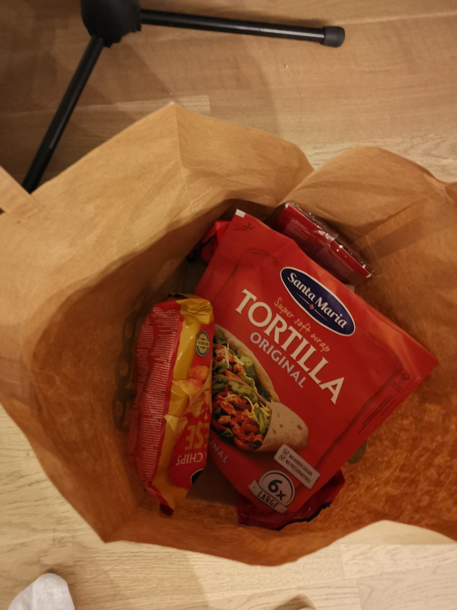 went outside, now back, COUPLE OF KEYS BEFORE MERRY CHRISTMAS

twitch.tv/zaelia

Swedish people are BRAWLING eachother for a chance to purchase the last bag of Dumle in coop??