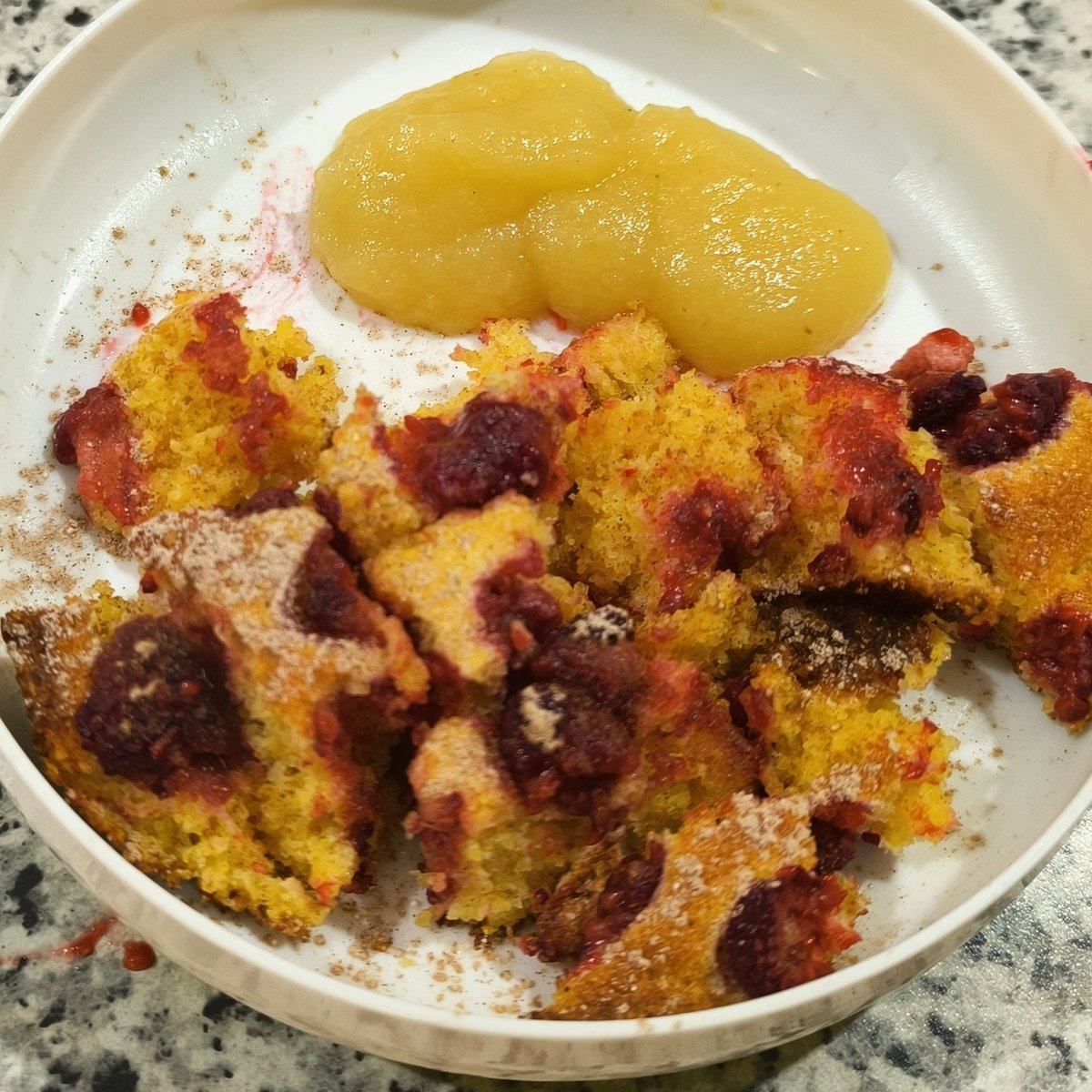 MikeKocht's tweet photo. #Schmarr(e)n oder (Biskuit-) Omelett, zerrissen oder nicht?
Egal. Dieses flaumige Etwas aus #Buttermilch und #Polenta (Maisgrieß) schmeckt einfach!
#Himbeeren sorgen für die fruchtige Note
Dessert oder süße Hauptspeise?
https://t.co/WMAenm74IJ https://t.co/edkkzPtL5O