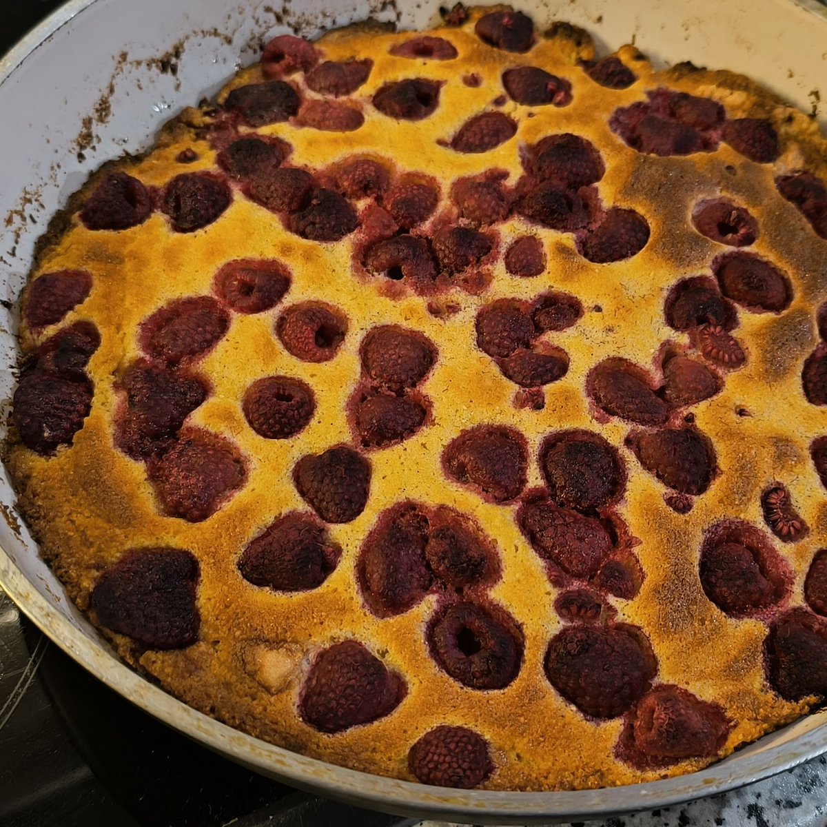 MikeKocht's tweet photo. #Schmarr(e)n oder (Biskuit-) Omelett, zerrissen oder nicht?
Egal. Dieses flaumige Etwas aus #Buttermilch und #Polenta (Maisgrieß) schmeckt einfach!
#Himbeeren sorgen für die fruchtige Note
Dessert oder süße Hauptspeise?
https://t.co/WMAenm74IJ https://t.co/edkkzPtL5O