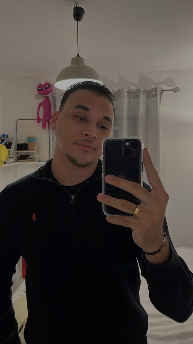 lebebeworiginel's tweet photo. mon tout premier ayi bonsoir #LGBTQIAChristmasIsComing https://t.co/ysV3VNak6p