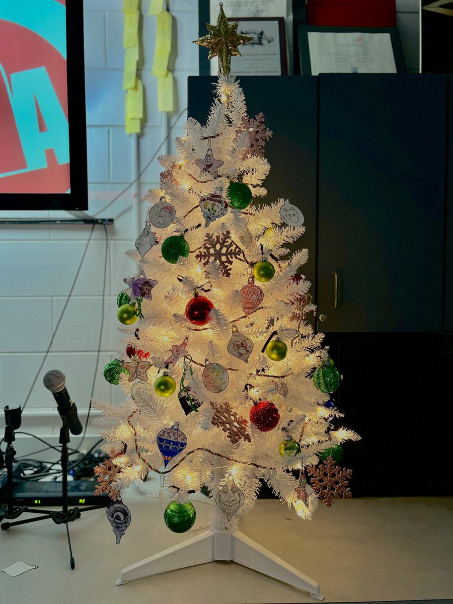 December 11th was our final club day of 2024, and we closed it out by crafting custom tree ornaments with our creative officers. Can’t wait to see what 2025 brings! 🎨✨

#CAA #AAC #ArtAcademyClub #RealityReImagined #TitanPride #myTBTart #TampaBayTech #ARatedSchool #Art #Design
