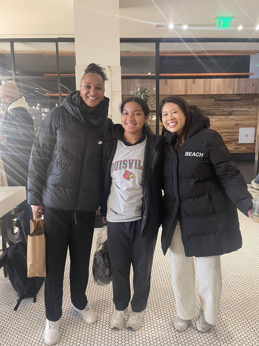 This day can’t get any better - with 2024 Paris Olympic gold medalists <a href="/Hales__Yeah/">Haleigh Washington</a> and Justine Wong-Orantes #womensvolleyball