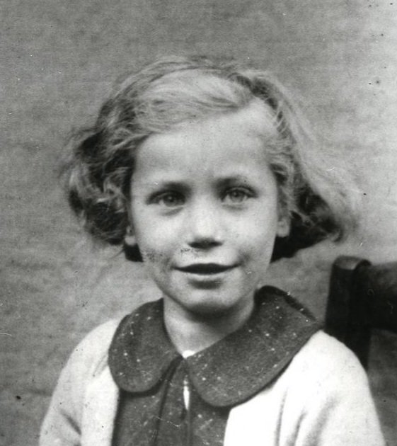 My name is Annette GLEISER. Today's my birthday. I lived 8 years 8 months 6 days.
The worst was in #PithiviersCamp, after Mommy was deported: I stayed alone among strangers for 23 days until it was my turn to board a cattle-wagon with 48 kids+1 grown-up.

Follow <a href="/AuschwitzMuseum/">Auschwitz Memorial</a>