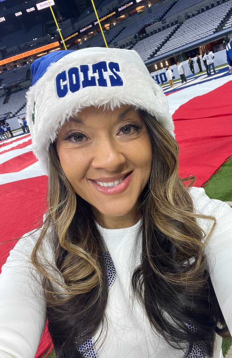 LynnieLynn77's tweet photo. Game day @Colts Nation! If youโre going to the game today, look for the #Colts elf with the sparkly blue boots holding the flag on the Colts sideline side! ๐๐๐๐๐ผ #coltsnation #littleelf #gameday #christmas #festive #TENvsIND #whiteout https://t.co/ZkWZEV4Psj