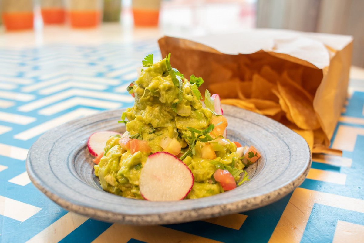 Guacamole Christmas Trees?! Ohhhh yeah! Come get into the Christmas spirit BelAir style before all of the family festivities {you know: madness😜} 😎🎄🥑🔥🤙