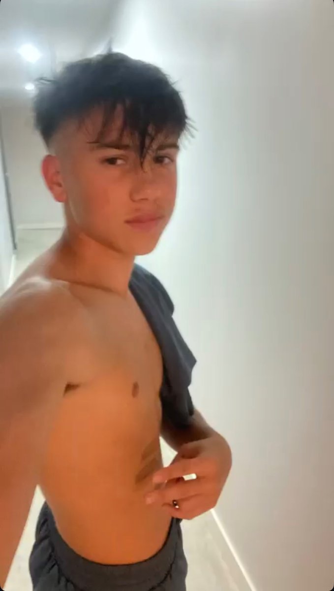 yanis__brg's tweet photo. RT et vien pv si tu veux voir la bite de ce bg 😮‍💨 https://t.co/rdVzDdDiMv