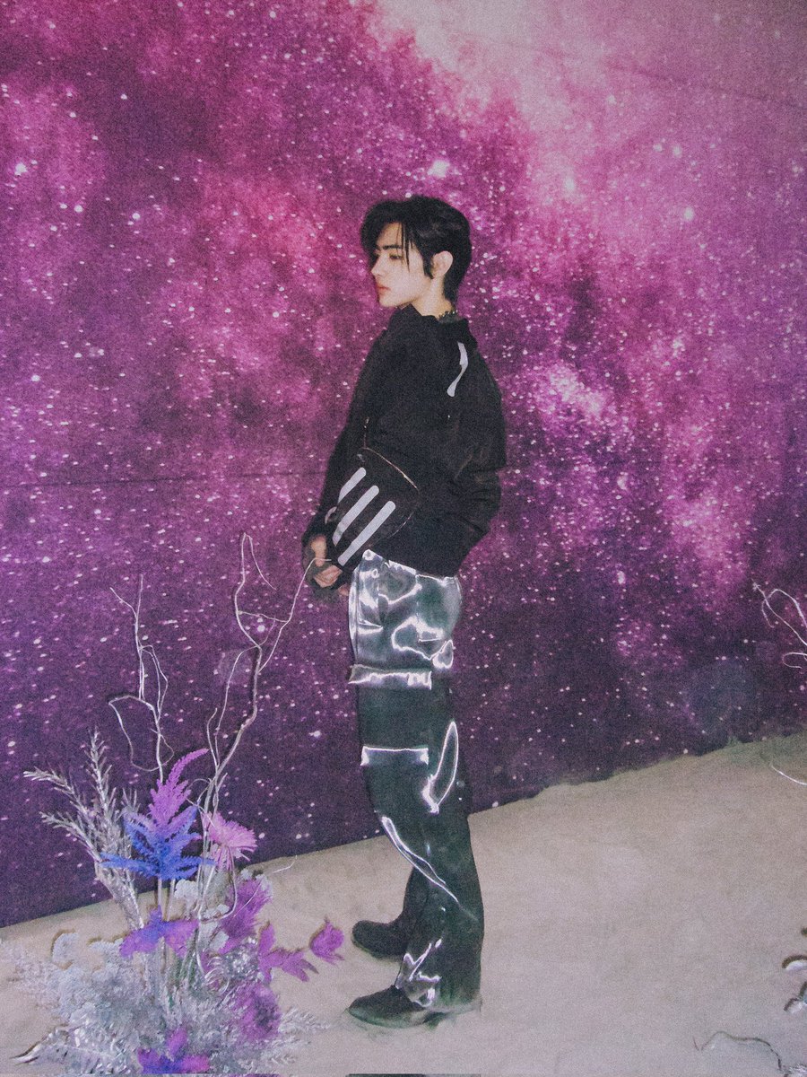 seonghuin's tweet photo. Under a Galaxy of Stars, standing tall in my own Universe. 🌌 https://t.co/8XUfhVNJpq